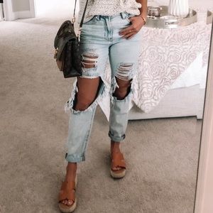 🔥Distressed High waisted mom jean🔥